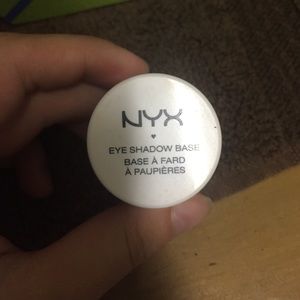 NYX EYESHADOW BASE