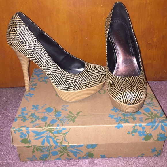 Black and Tan bamboo heels