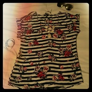 ⭕final sale price⭕Floral striped top