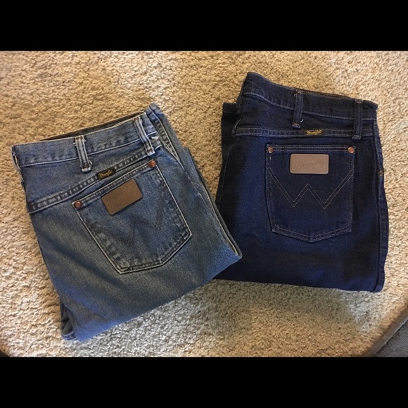 Men's 36 x 32  Wrangler Jeans ! Set of 2
