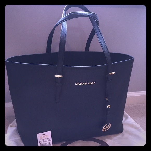❌Sold❌ Michael Kors Jet Set Multifunction Tote - Picture 1 of 4