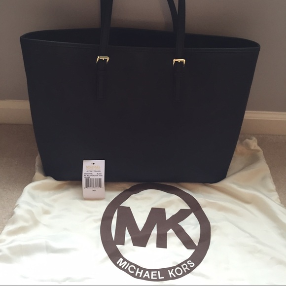 ❌Sold❌ Michael Kors Jet Set Multifunction Tote - Picture 2 of 4