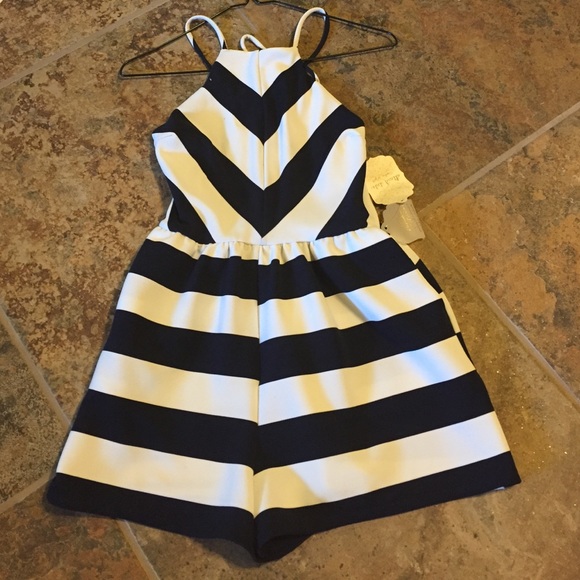 Navy and White Romper! Adorable fit with tie back! - Picture 2 of 4