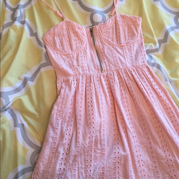 Super cute light pink sun dress