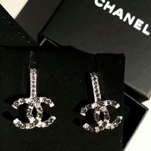AUTH CHANEL CRYSTAL LOGO DROP RUNWAY EARRINGS nwt