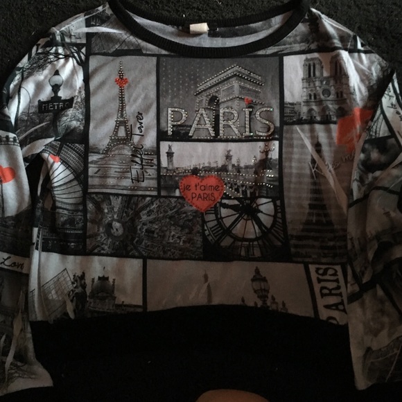 Crop top long sleeve shirt.