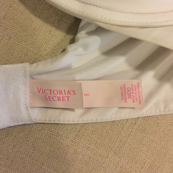 Victoria's Secret Bra - Picture 3 of 4