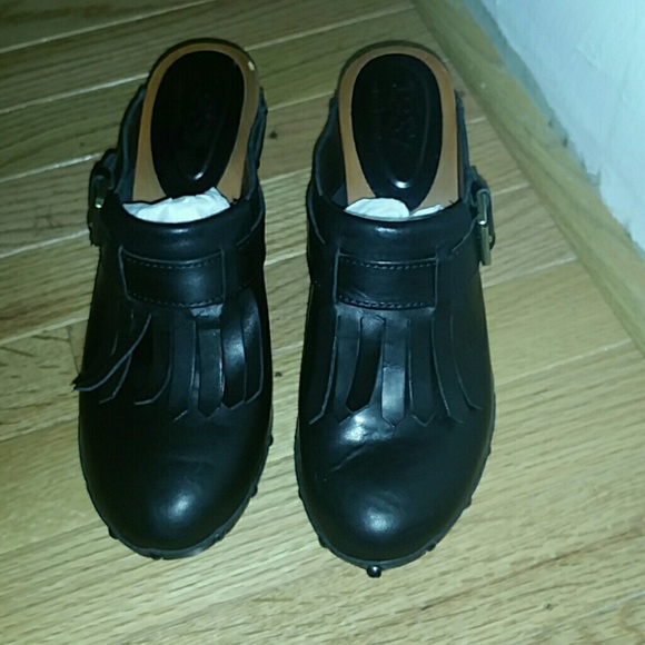 Shoe