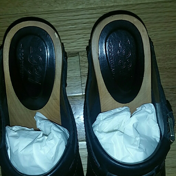 Shoe - Picture 2 of 3