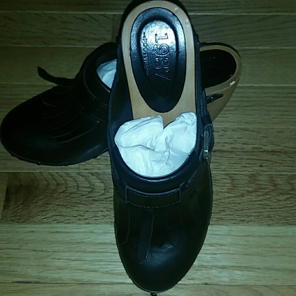 Shoe - Picture 3 of 3