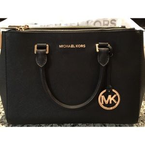 👛 Authentic black Michael Kors Purse
