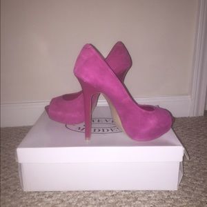 New Steve Madden peep toe suede pump
