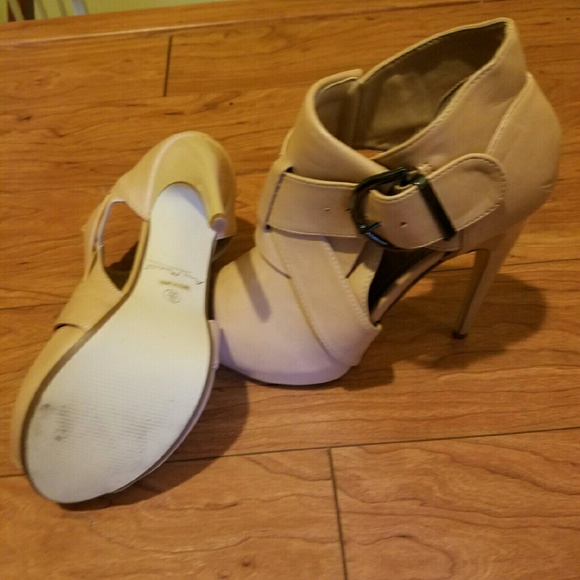 Anne michelle heels