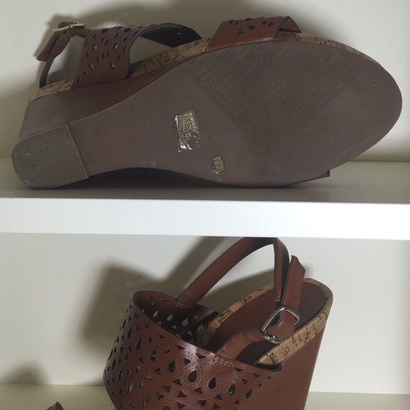 !!NEW!! BCBG WEDGES - Picture 3 of 3