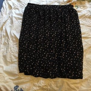Black high wasted skirt with triangle pattern