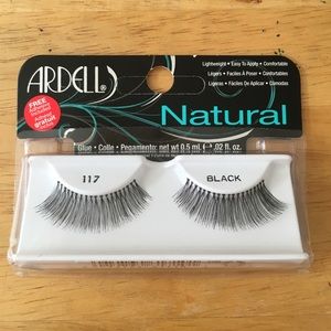 Ardell Natural #117 w/ small adhesive glue