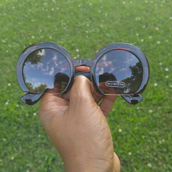 boutique Accessories - All brown sunglasses!