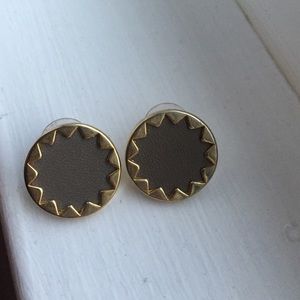 HOUSE OF HARLOW stud earring