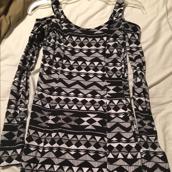 COLD SHOULDER BODYCON DRESS