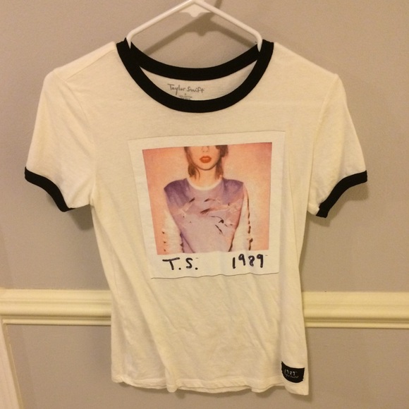 Taylor swift world tour shirt