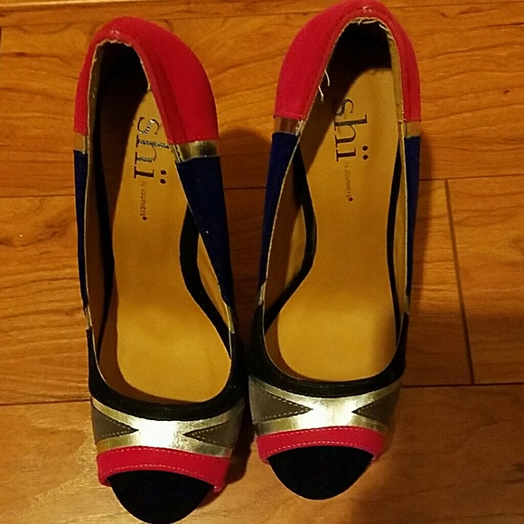 Heels - Picture 2 of 3