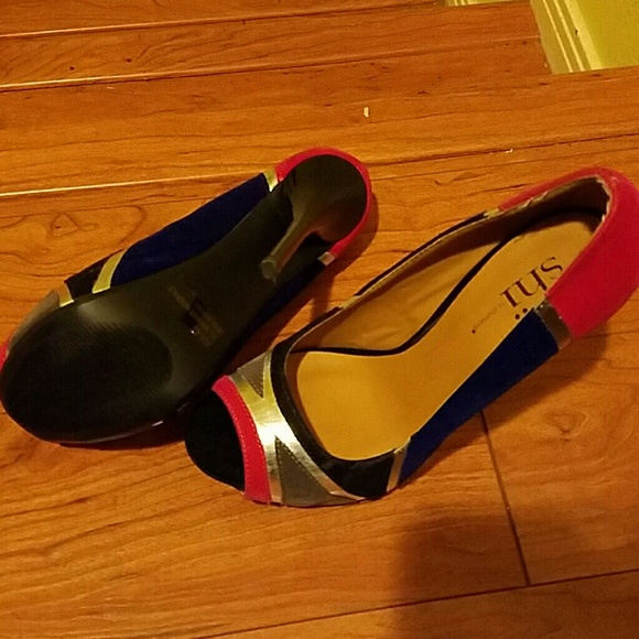 Heels - Picture 3 of 3