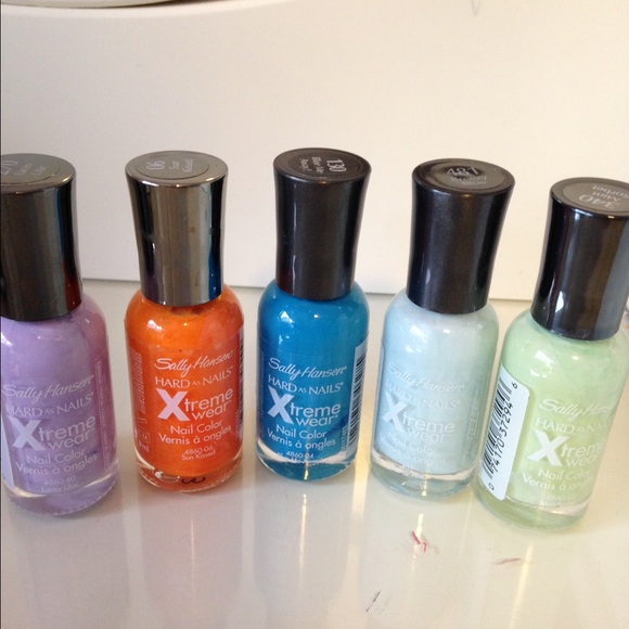 Set of 5 Sally Hansen nail polishes