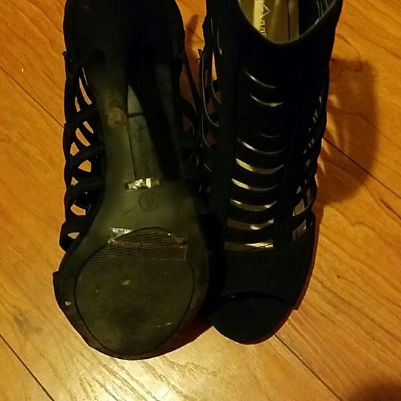 Heels - Picture 3 of 3