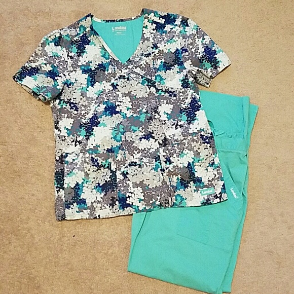 Landau scrub set