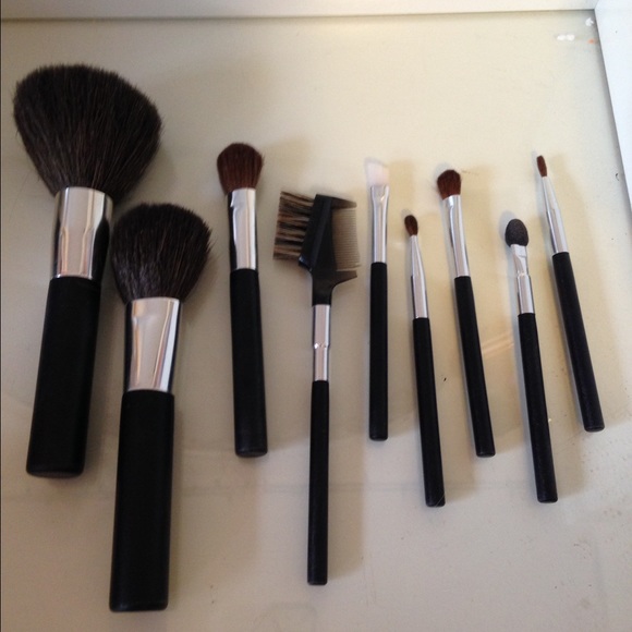 Set of 9 brushes