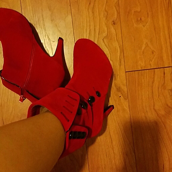 Heeled boots