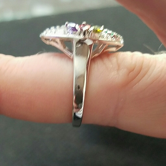 Lowest price! Pretty cocktail ring size 8 - Picture 3 of 3