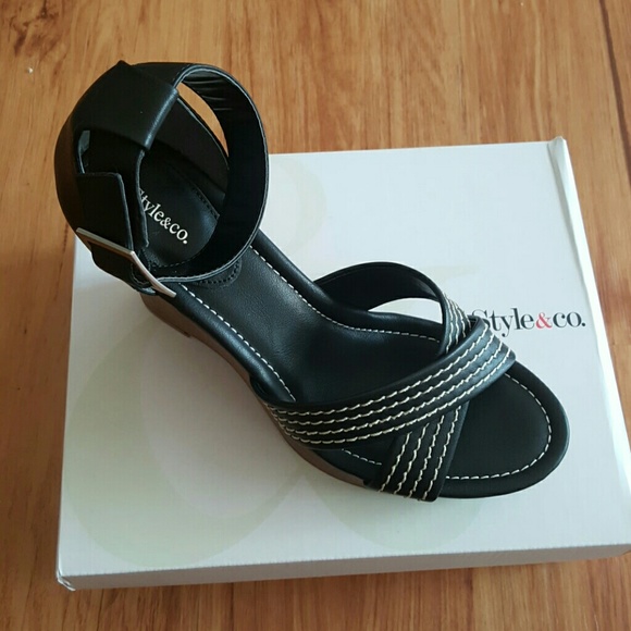 BRAND NEW! Authentic! STYLE & CO. SANDALS