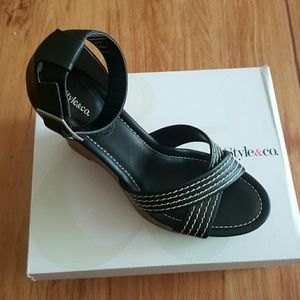BRAND NEW! Authentic! STYLE & CO. SANDALS