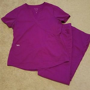 Magenta NRG by Barco scrub set