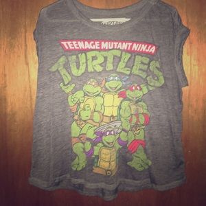 Short sleeved loose fitting shirt