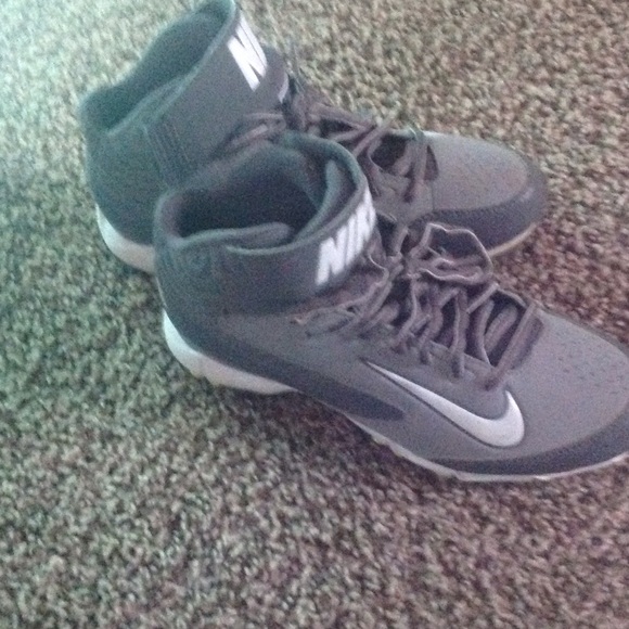 Nike - Picture 2 of 4