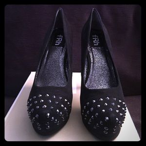 Studded toe pumps