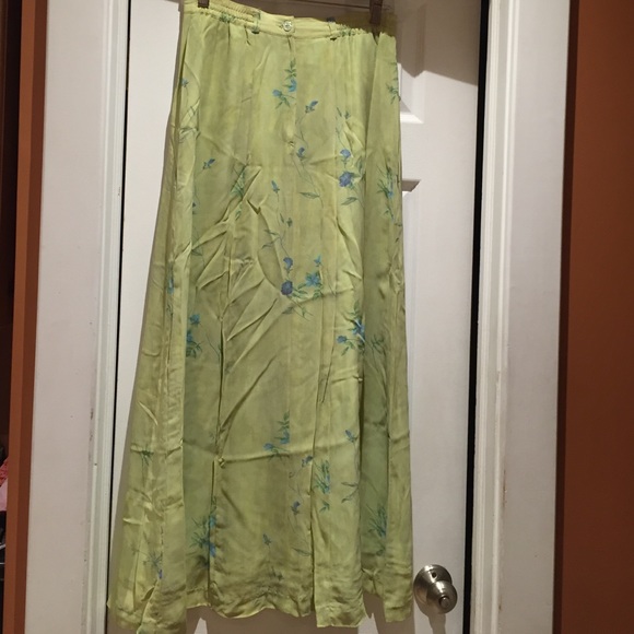 Light green floral skirt - Picture 1 of 4