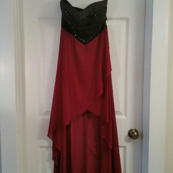 New trendy formal dress - Picture 1 of 3
