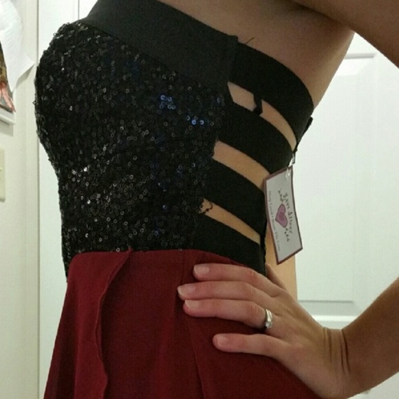 New trendy formal dress - Picture 2 of 3