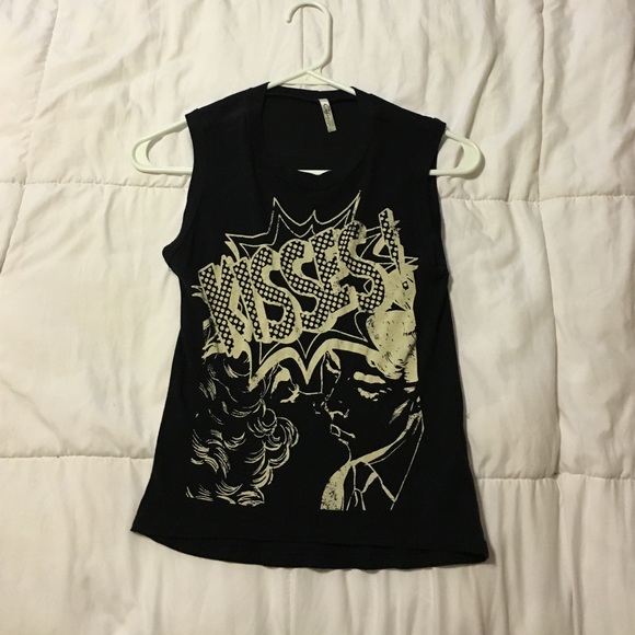 Sleeveless comic woman's tee.