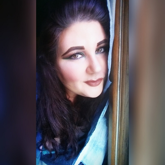 Meet your Posher, Veronica - Picture 1 of 1