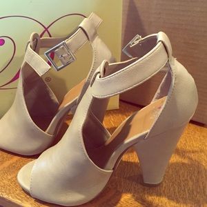 New! Taupe open toed booties! Size 6 1/2