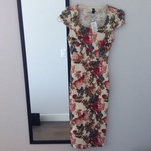 NWT cream floral midi dress 🌸