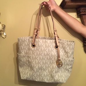 Micheal Kors Jet Set Logo Tote