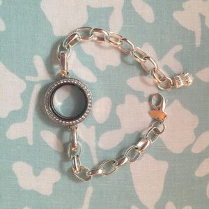 Origami owl 7 inch bracelet with locket
