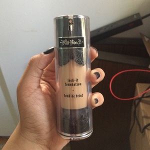 Kat Von D lock it foundation- Medium 52