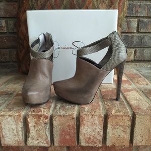 Jessica Simpson high heels