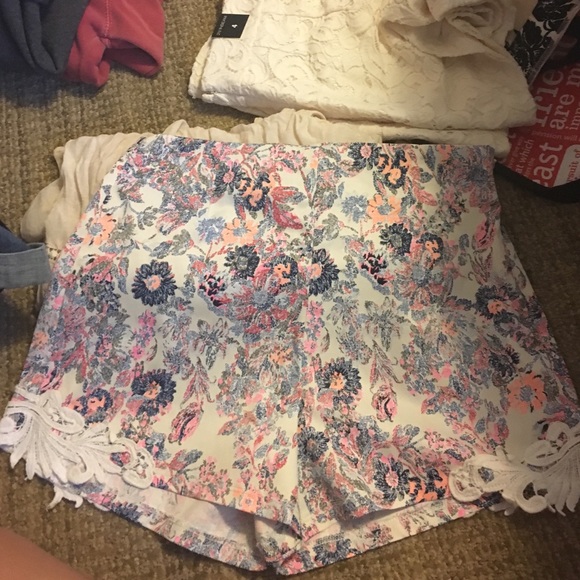 fun patterned shorts - Picture 1 of 2